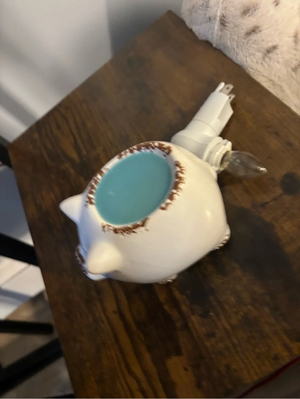 N/A white ceramic